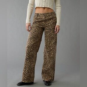 Women’s American Eagle Baggy Low Rise Wide Leg Leopard Jeans